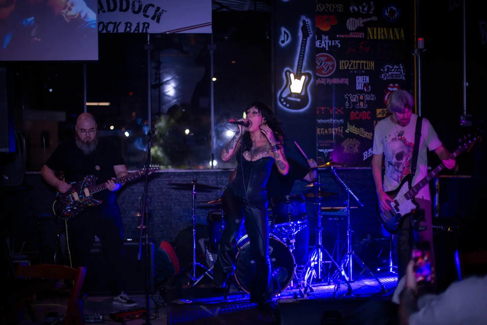 Pitty Experience completa no palco do Raddock Rock Bar